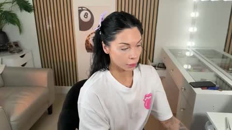 Snapshot of nattywithoutdaddy chatting on 11/06/25, 09:54 NATTY FIERROS online show from 11/06/25, 09:54