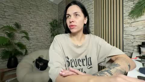 Snapshot of nattywithoutdaddy chatting on 11/21/25, 11:03 NATTY FIERROS online show from 11/21/25, 11:03