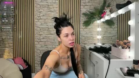 Snapshot of nattywithoutdaddy chatting on 11/28/25, 07:05 NATTY FIERROS online show from 11/28/25, 07:05