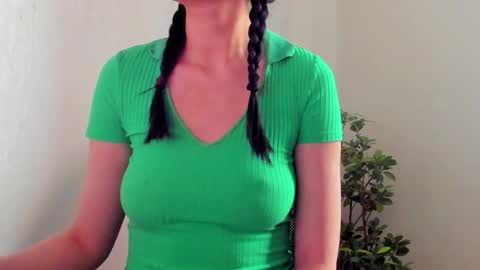 Snapshot of natural_form chatting on 12/16/25, 09:03 peach online show from 12/16/25, 09:03