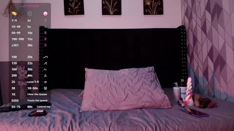 Snapshot of naturaltitss_ chatting on 02/01/25, 06:40 Gwen online show from 02/01/25, 06:40