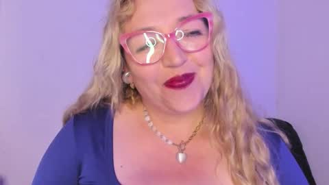 Snapshot of naty__mature_ chatting on 10/27/25, 05:28 Nataly online show from 10/27/25, 05:28