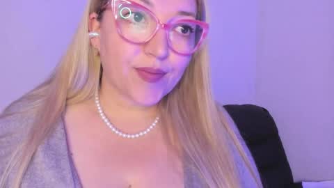 Snapshot of naty__mature_ chatting on 11/01/25, 08:00 Nataly online show from 11/01/25, 08:00