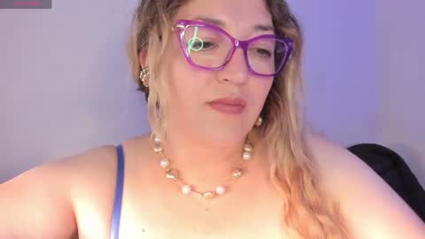 Snapshot of naty__mature_ chatting on 06/10/26, 06:51 Nataly online show from 06/10/26, 06:51