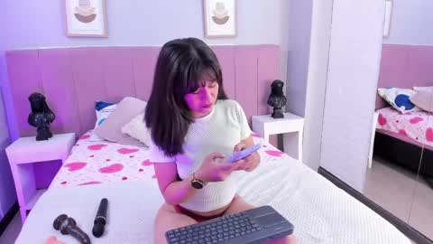 Snapshot of natybliss chatting on 05/16/26, 05:26 natybliss online show from 05/16/26, 05:26