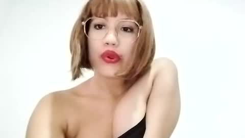 Snapshot of natybratt chatting on 11/23/25, 05:35 Naty online show from 11/23/25, 05:35