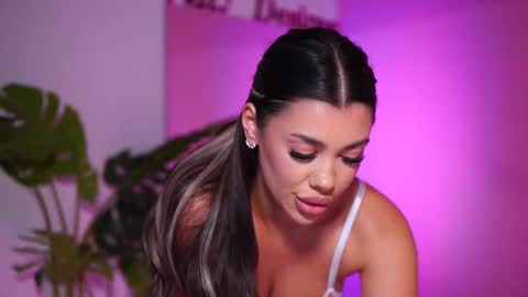 Snapshot of natydesiree chatting on 03/03/25, 11:22 Naty online show from 03/03/25, 11:22