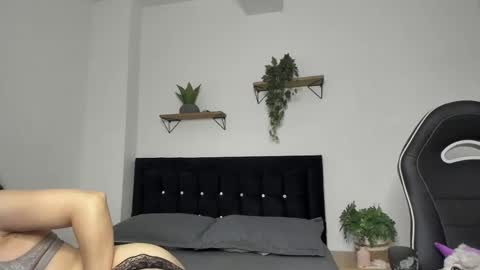 Emily online show from 11/09/25, 04:49