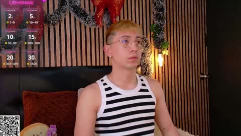 Snapshot of naughty__chris chatting on 01/04/25, 12:16 Christopher Chris online show from 01/04/25, 12:16