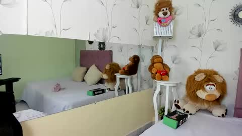 Snapshot of naughty_ariel chatting on 02/07/25, 07:27 Zoe online show from 02/07/25, 07:27