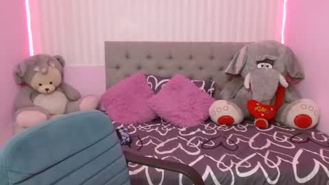 Snapshot of naughty_ariel chatting on 02/11/25, 06:55 Zoe online show from 02/11/25, 06:55