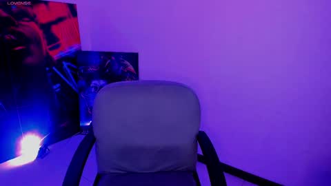 Snapshot of naughty_butt chatting on 10/07/25, 03:42 Megan online show from 10/07/25, 03:42