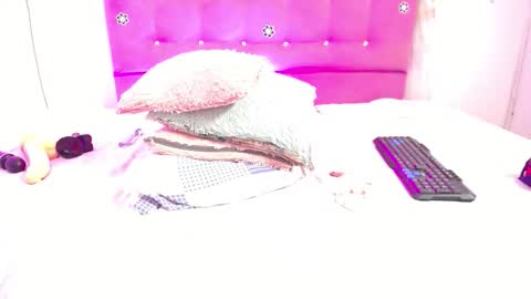 Snapshot of naughty_choko chatting on 11/22/25, 01:04 L I S S online show from 11/22/25, 01:04