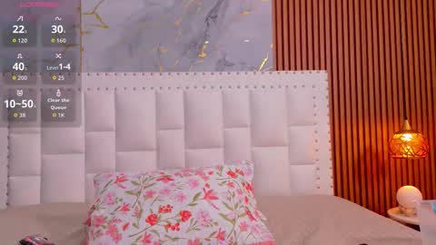 Snapshot of naughty_ebonyy chatting on 11/04/25, 12:43 SASHA online show from 11/04/25, 12:43