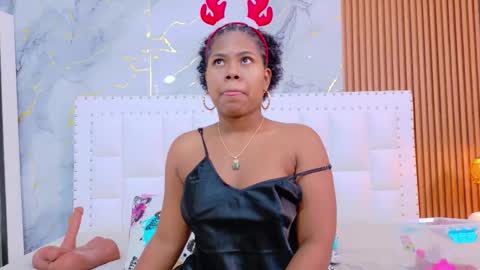 Snapshot of naughty_ebonyy chatting on 12/04/25, 02:54 SASHA online show from 12/04/25, 02:54