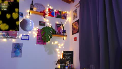 Snapshot of naughty_em_17 chatting on 01/13/25, 01:02 Em  please help me reach 100 thumbs up 3 online show from 01/13/25, 01:02