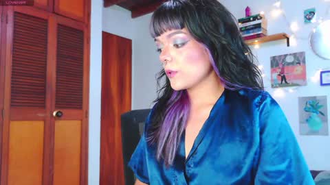 Snapshot of naughty_em_17 chatting on 01/17/25, 09:39 Em  please help me reach 100 thumbs up 3 online show from 01/17/25, 09:39