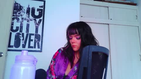 Snapshot of naughty_em_17 chatting on 09/16/25, 06:09 Em  please help me reach 100 thumbs up 3 online show from 09/16/25, 06:09