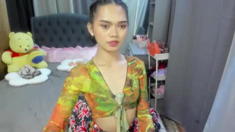 Snapshot of naughty_emmats chatting on 11/12/25, 04:18 emma online show from 11/12/25, 04:18