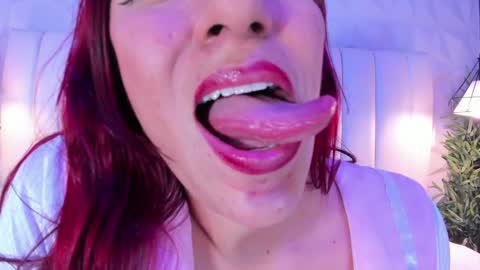 Snapshot of naughty_flower18 chatting on 12/07/24, 01:58 Flor online show from 12/07/24, 01:58