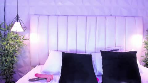 Snapshot of naughty_flower18 chatting on 01/23/25, 01:51 Flor online show from 01/23/25, 01:51