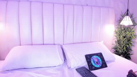 Snapshot of naughty_flower18 chatting on 02/09/25, 01:44 Flor online show from 02/09/25, 01:44