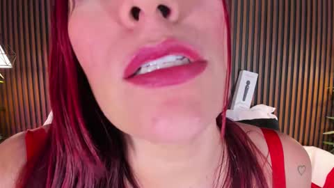 Snapshot of naughty_flower18 chatting on 03/09/25, 02:50 Flor online show from 03/09/25, 02:50