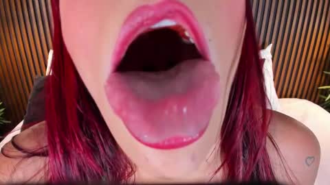 Snapshot of naughty_flower18 chatting on 03/10/25, 10:55 Flor online show from 03/10/25, 10:55