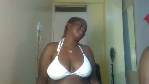 Snapshot of naughty_sluttygal chatting on 10/06/25, 10:51 Lydiah online show from 10/06/25, 10:51