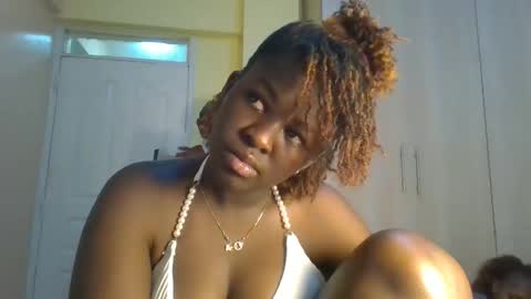 Snapshot of naughty_sluttygal chatting on 10/19/25, 11:16 Lydiah online show from 10/19/25, 11:16