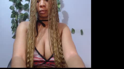 Snapshot of naughty_xxbunny chatting on 02/19/25, 07:39 beauty online show from 02/19/25, 07:39