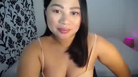 Snapshot of naughtyandsweetx chatting on 11/26/25, 09:49 May online show from 11/26/25, 09:49