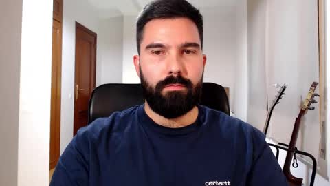 Snapshot of naughtybear_69 chatting on 10/27/25, 04:33 Tom online show from 10/27/25, 04:33