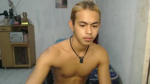 Snapshot of naughtyboylouie chatting on 02/03/25, 02:25 Loue online show from 02/03/25, 02:25