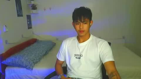 Snapshot of naughtyboylouie chatting on 09/20/25, 12:22 Loue online show from 09/20/25, 12:22