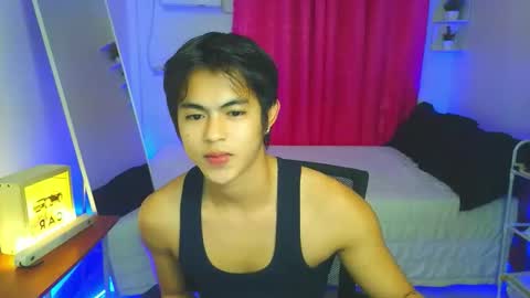 Snapshot of naughtyboylouie chatting on 11/17/25, 05:19 Loue online show from 11/17/25, 05:19