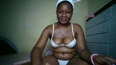 Snapshot of naughtybrownny chatting on 06/22/26, 03:25 MUMU online show from 06/22/26, 03:25