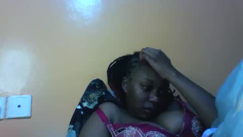 Snapshot of naughtygee100 chatting on 11/14/25, 12:53 Shee online show from 11/14/25, 12:53