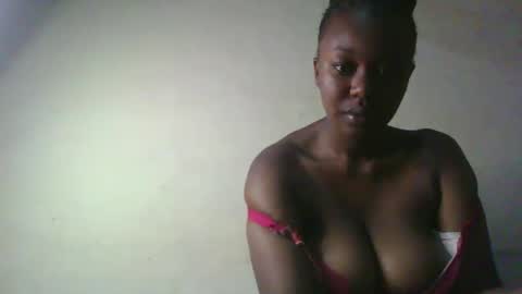 Snapshot of naughtygee100 chatting on 02/11/26, 09:31 Shee online show from 02/11/26, 09:31