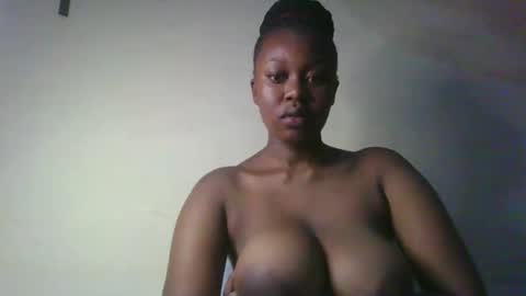 Snapshot of naughtygee100 chatting on 02/14/26, 10:17 Shee online show from 02/14/26, 10:17