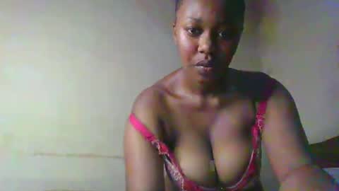 Snapshot of naughtygee100 chatting on 02/15/26, 06:04 Shee online show from 02/15/26, 06:04