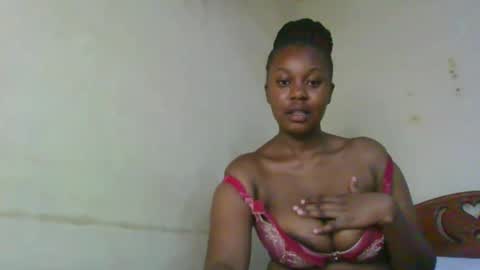 Snapshot of naughtygee100 chatting on 02/18/26, 01:18 Shee online show from 02/18/26, 01:18