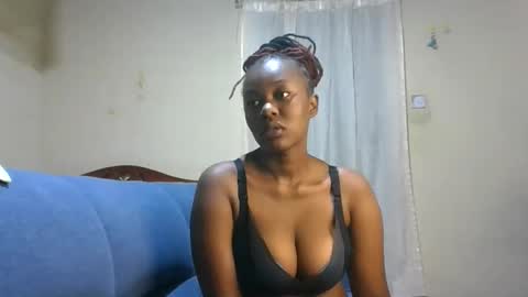 Snapshot of naughtygee100 chatting on 06/10/26, 09:35 Shee online show from 06/10/26, 09:35