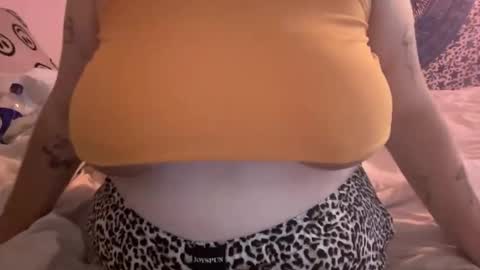 Snapshot of naughtygirl637100 chatting on 11/27/25, 08:22 Naughty Girl online show from 11/27/25, 08:22