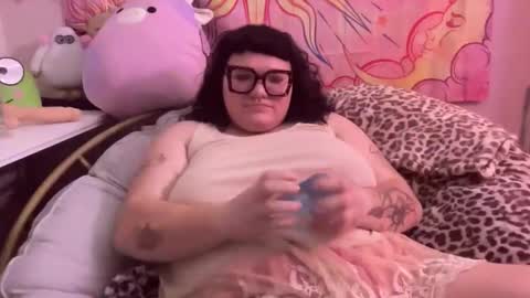 Snapshot of naughtygirl637100 chatting on 11/30/25, 11:53 Naughty Girl online show from 11/30/25, 11:53