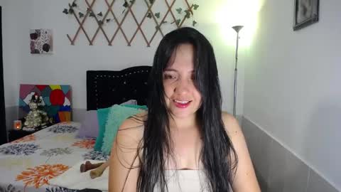 Snapshot of naughtygirl_mmm chatting on 05/05/26, 03:25 Valeria online show from 05/05/26, 03:25