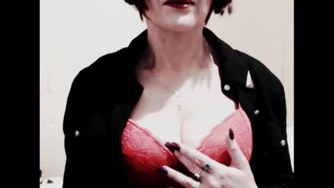 Snapshot of naughtyjenniferxx chatting on 11/23/25, 12:21 Jenny online show from 11/23/25, 12:21