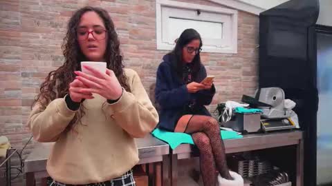 ANDREA STEPH  MIKE online show from 12/04/25, 10:02