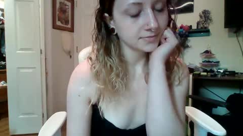 Snapshot of naughtymaeve chatting on 09/15/25, 10:32 Maeve online show from 09/15/25, 10:32