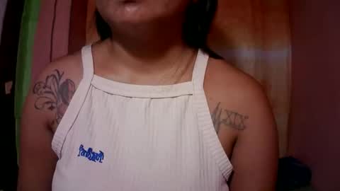 Snapshot of naughtymom_33 chatting on 10/19/25, 07:42 naughtymom_33 online show from 10/19/25, 07:42